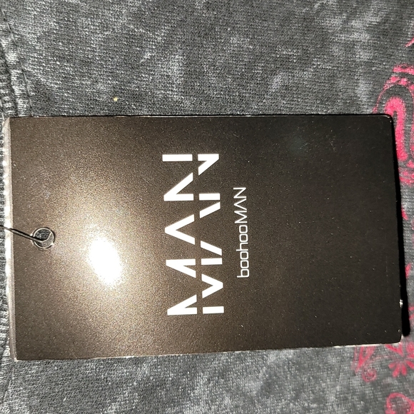 Deadstock. Streetwear. Man Boohooman. T shirt. Size Large. Paisley drip face. - Picture 3 of 6